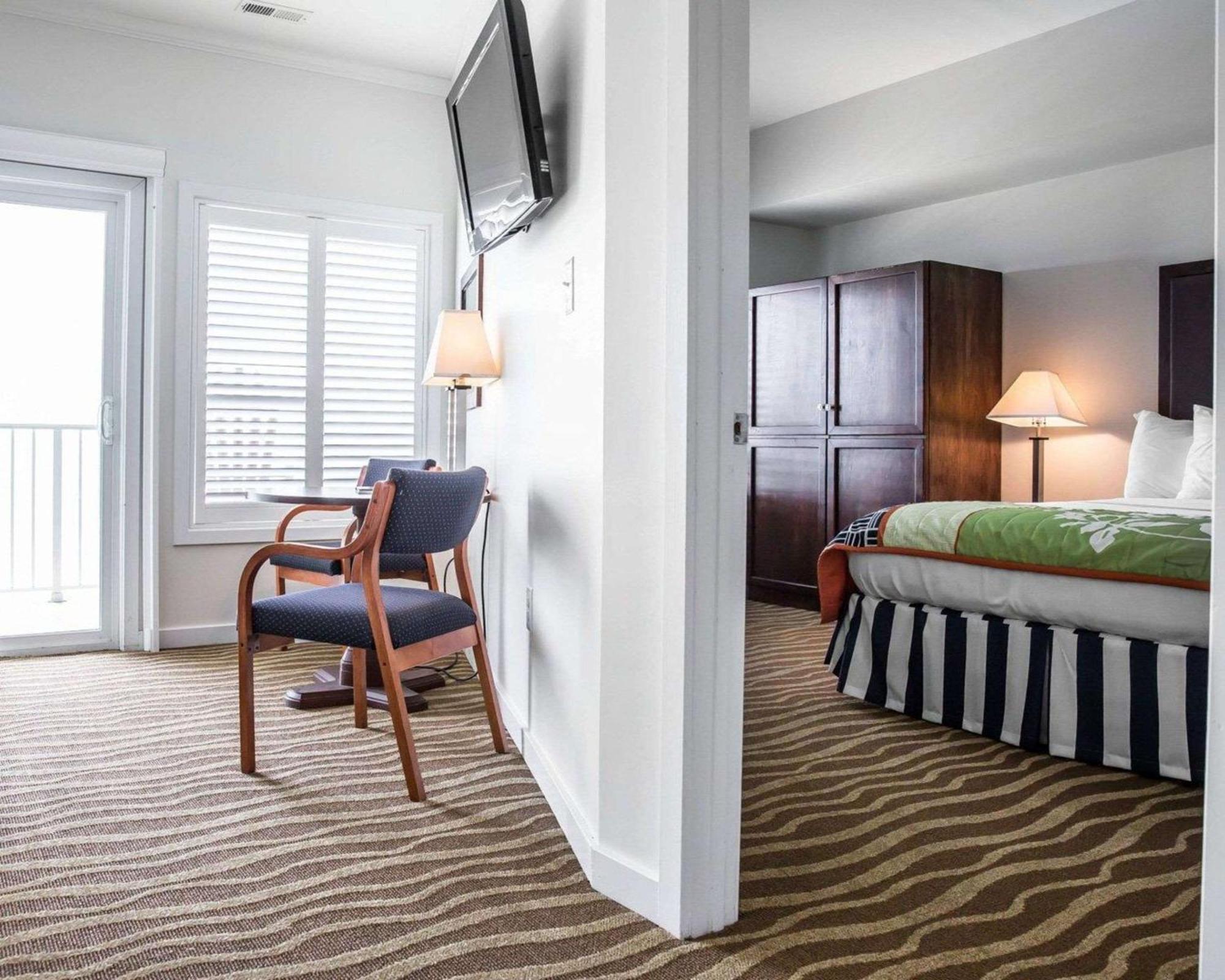 Island Inn & Suites, Ascend Hotel Collection Piney Point Exterior foto
