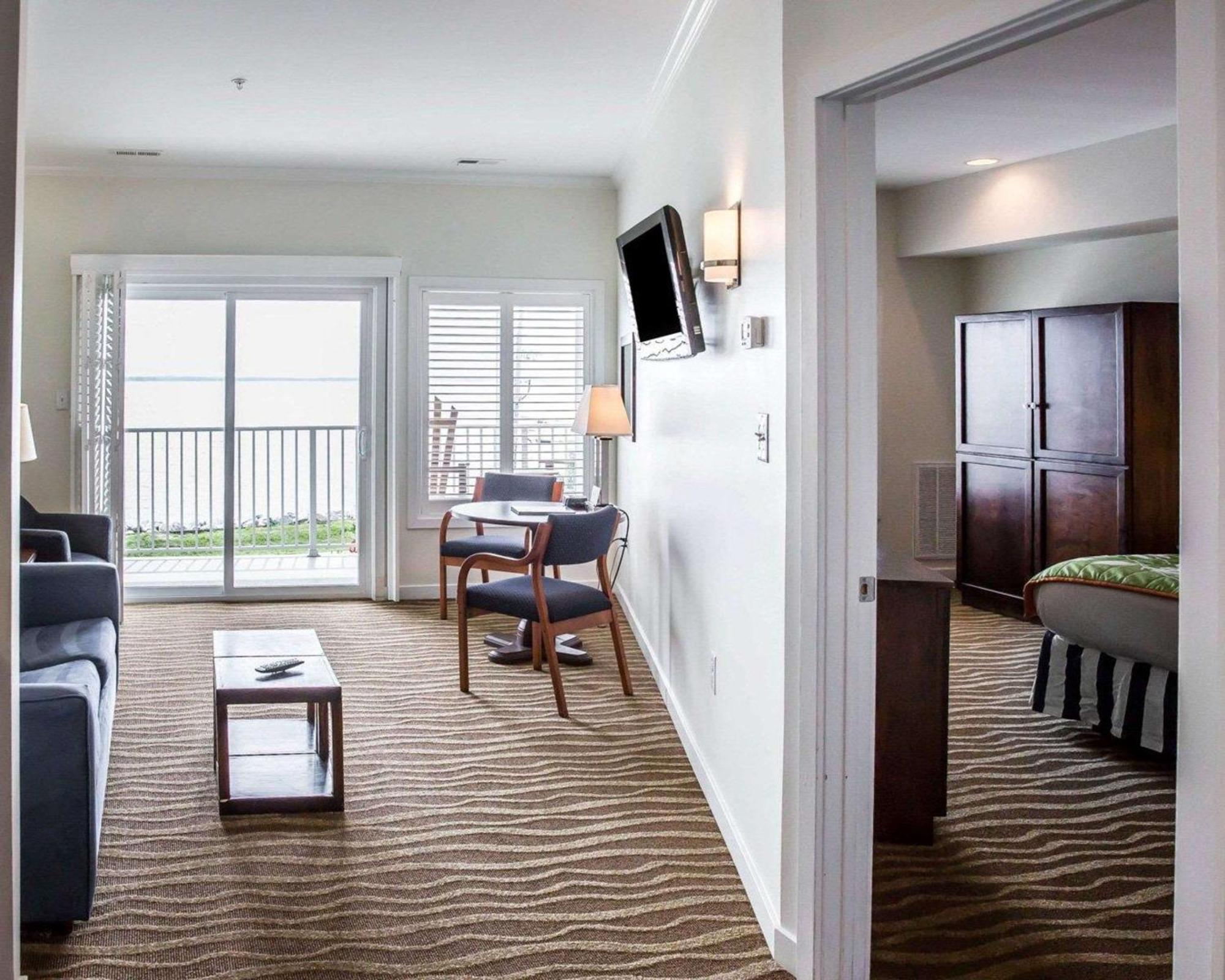 Island Inn & Suites, Ascend Hotel Collection Piney Point Exterior foto
